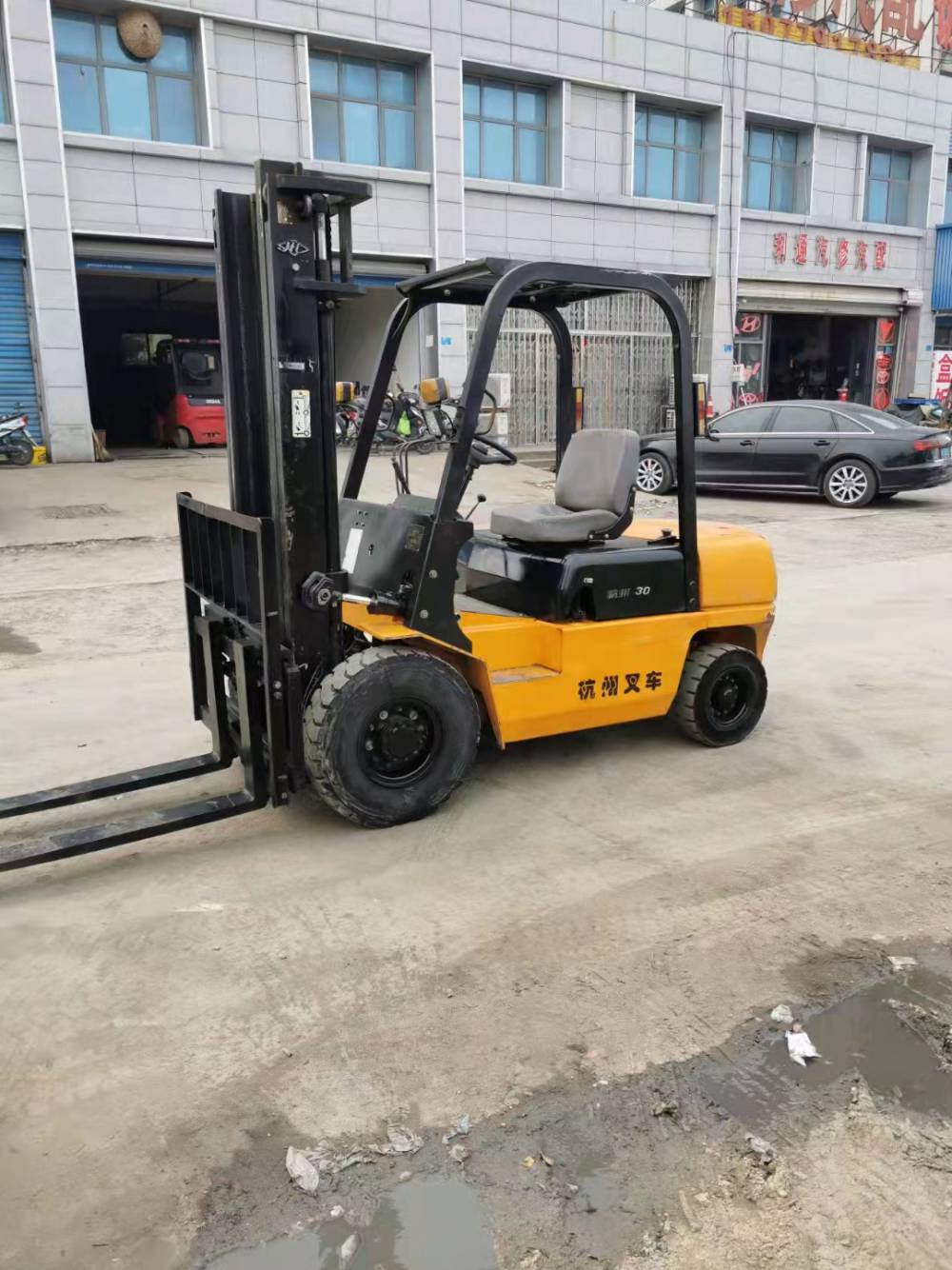 上海嘉定區(qū)重型設(shè)備租賃全攻略 吊車、叉車與清障車一站式服務(wù)
