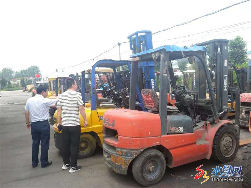 棲霞市場(chǎng)監(jiān)管局開展叉車租賃市場(chǎng)專項(xiàng)檢查，筑牢特種設(shè)備安全防線